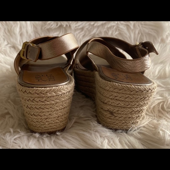 Platform Sandals! - Picture 4 of 4